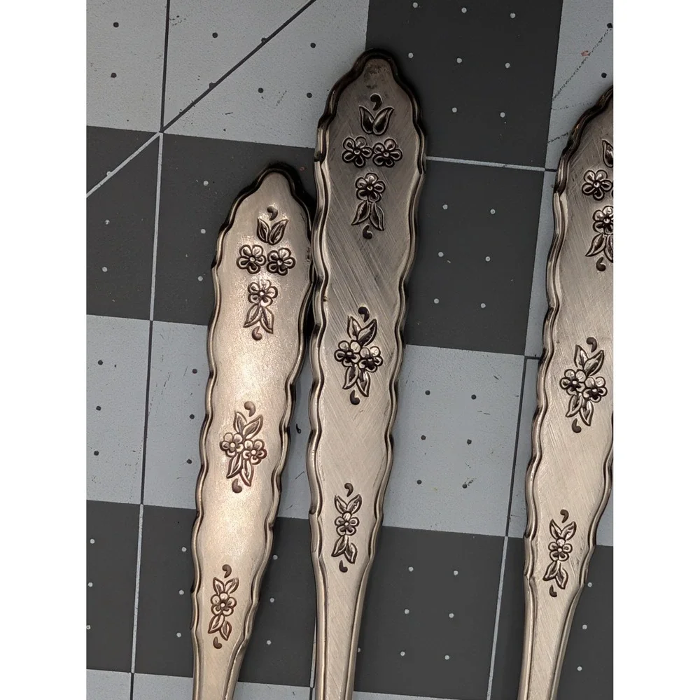Oneida Flatware Silver Distinction Deluxe Stainless Floral Bouquet 49 Piece Set